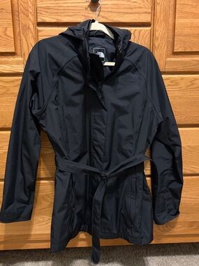 The North Face Black Hooded Shell Jacket - Large 🖤